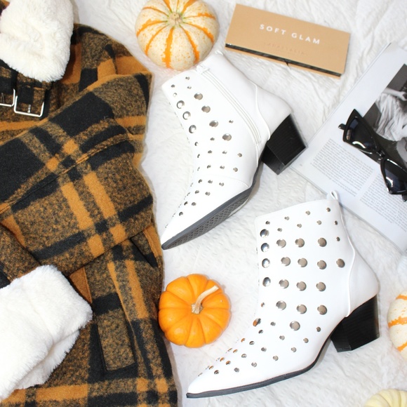 🚨LAST PAIR//The Tabitha// White Studded Bootie - Picture 2 of 5